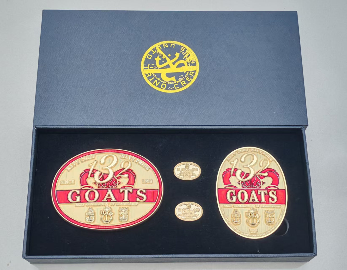 Red/Khaki Class 132 Gift Set. Coin, cufflinks, buckle..