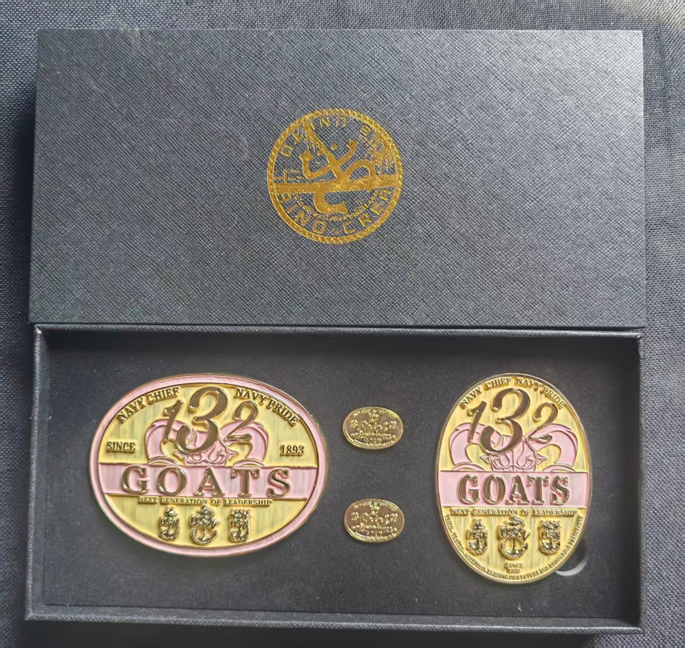 Pink/khaki Class 132 Gift Set. Coin, cufflinks, buckle.